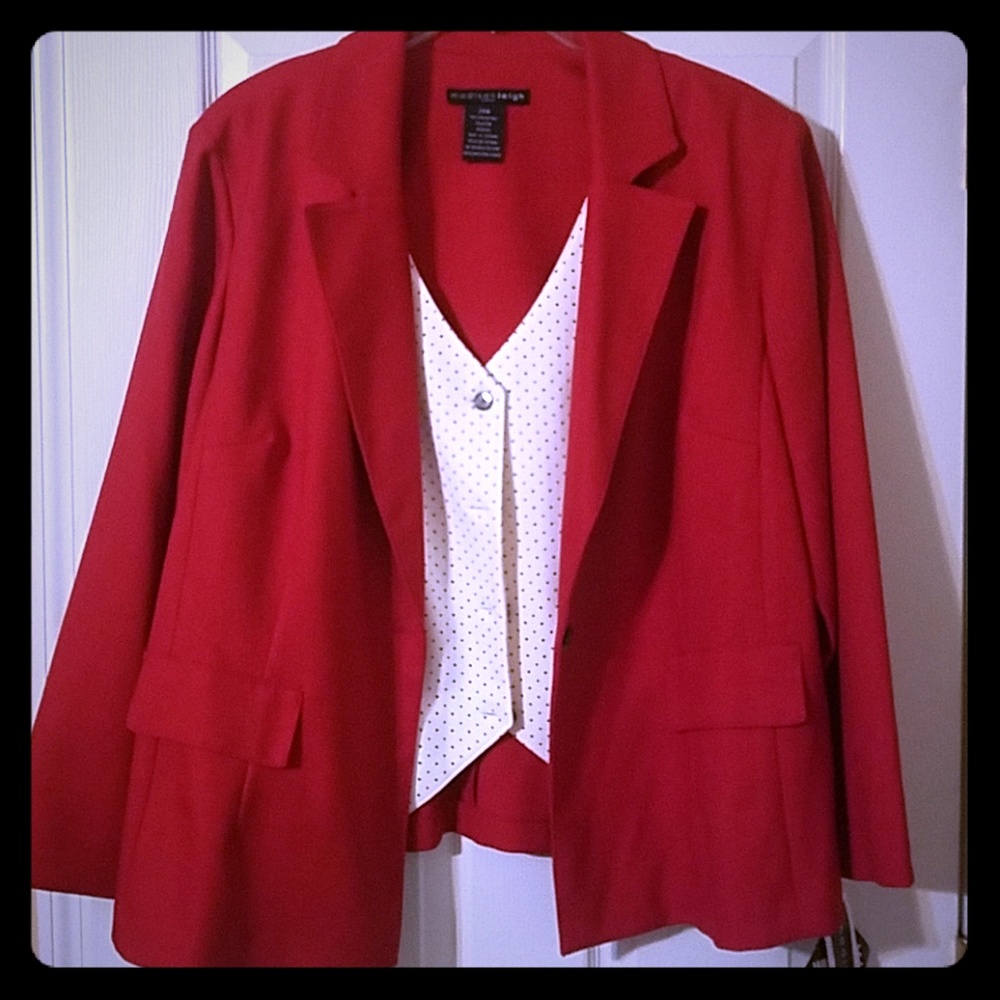 Madison Leigh Women's blazer with vest.